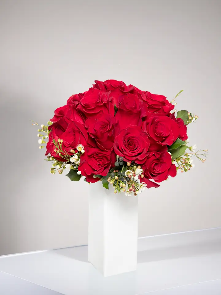 Bouquet di rose rosse e waxflowers